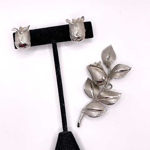 Vintage Giovanni Silver Tone Rose Pin Brooch Screw Earrings Set - Picture 1 of 12